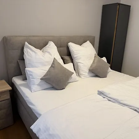 Goldenkey-Suites - Luxury Suite 'Rathausplatz' - Overlooking The Main Square - Air Conditioning & Elevator Augsburg