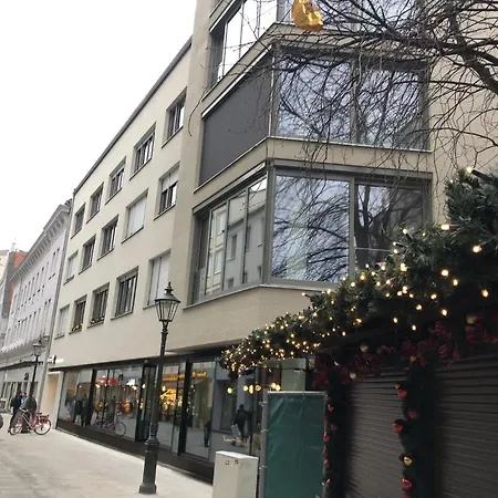 Goldenkey-Suites - Luxury Suite 'Rathausplatz' - Overlooking The Main Square - Air Conditioning & Elevator *