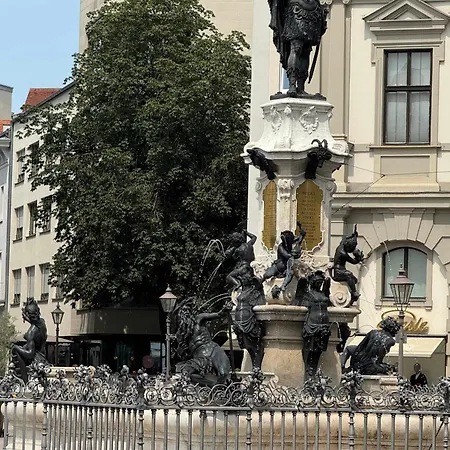 Goldenkey-suites - Luxury 'rathausplatz' - Overlooking The Main Square - Air Conditioning & Elevator