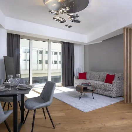 Goldenkey-Suites - Luxury Suite 'Rathausplatz' - Overlooking The Main Square - Air Conditioning & Elevator شقة *