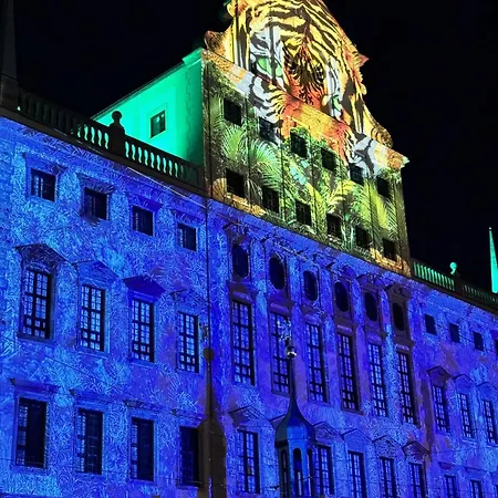Goldenkey-Suites - Luxury Suite 'Rathausplatz' - Overlooking The Main Square - Air Conditioning & Elevator